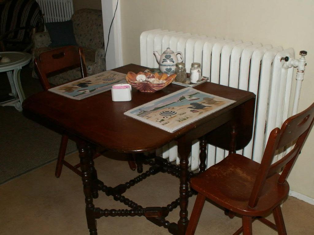 Canalside Restaurant, Inn & Kitchen Store ميناء كولبورن الغرفة الصورة