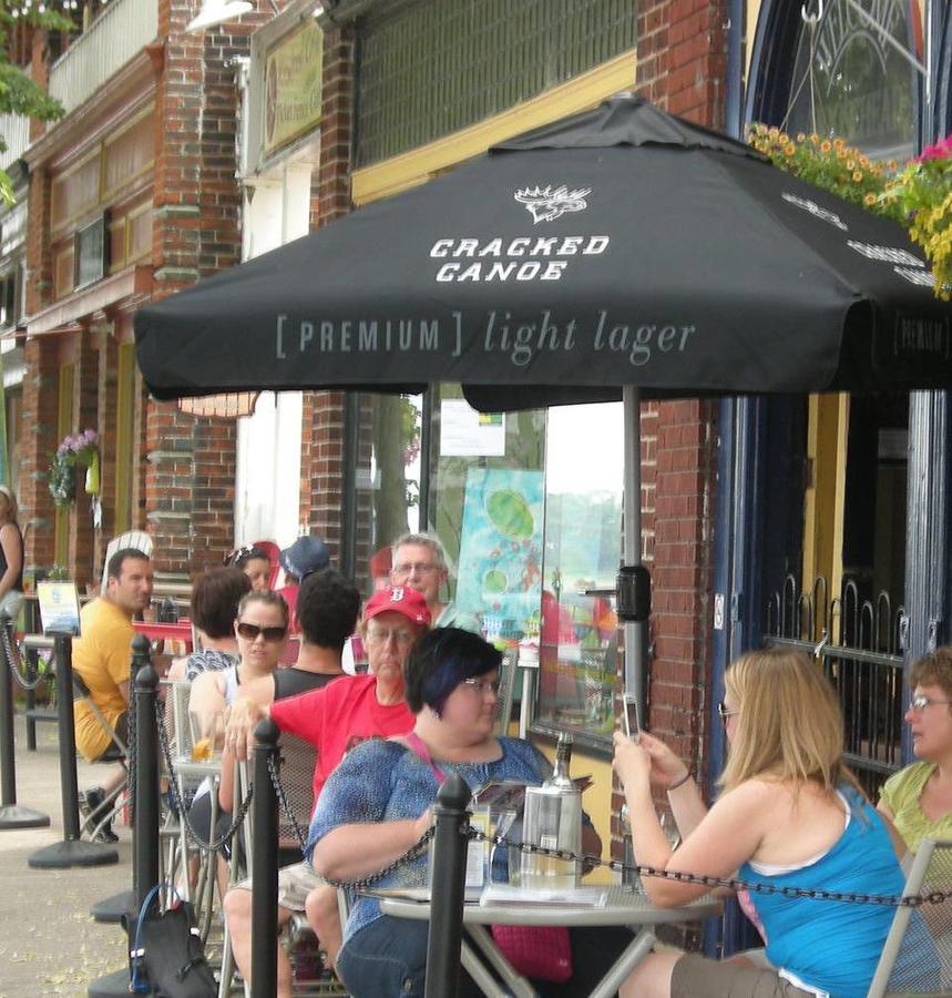 Canalside Restaurant, Inn & Kitchen Store ميناء كولبورن المظهر الخارجي الصورة