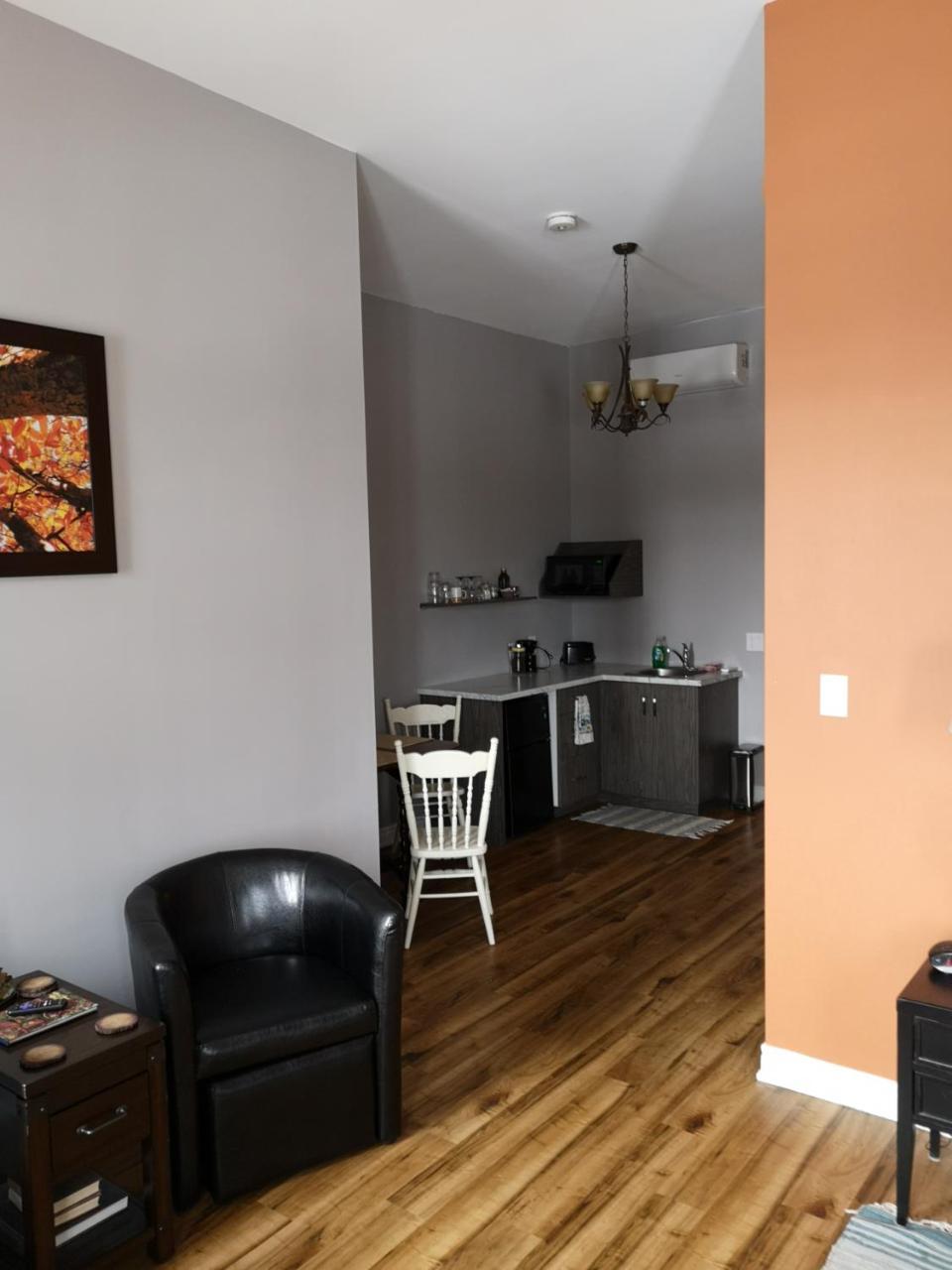 Canalside Restaurant, Inn & Kitchen Store ميناء كولبورن المظهر الخارجي الصورة